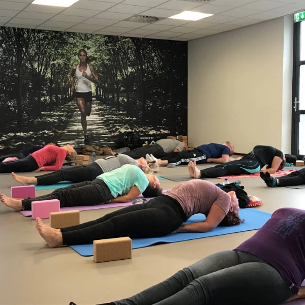 Yoga groepsles bij Dynamico in Rucphen